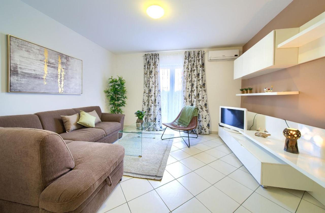 Apartments Aster Malinska Buitenkant foto