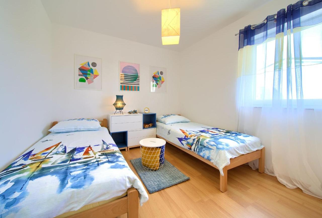 Apartments Aster Malinska Buitenkant foto